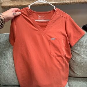 Figs Catarina V-Neck Scrub Top in terracotta